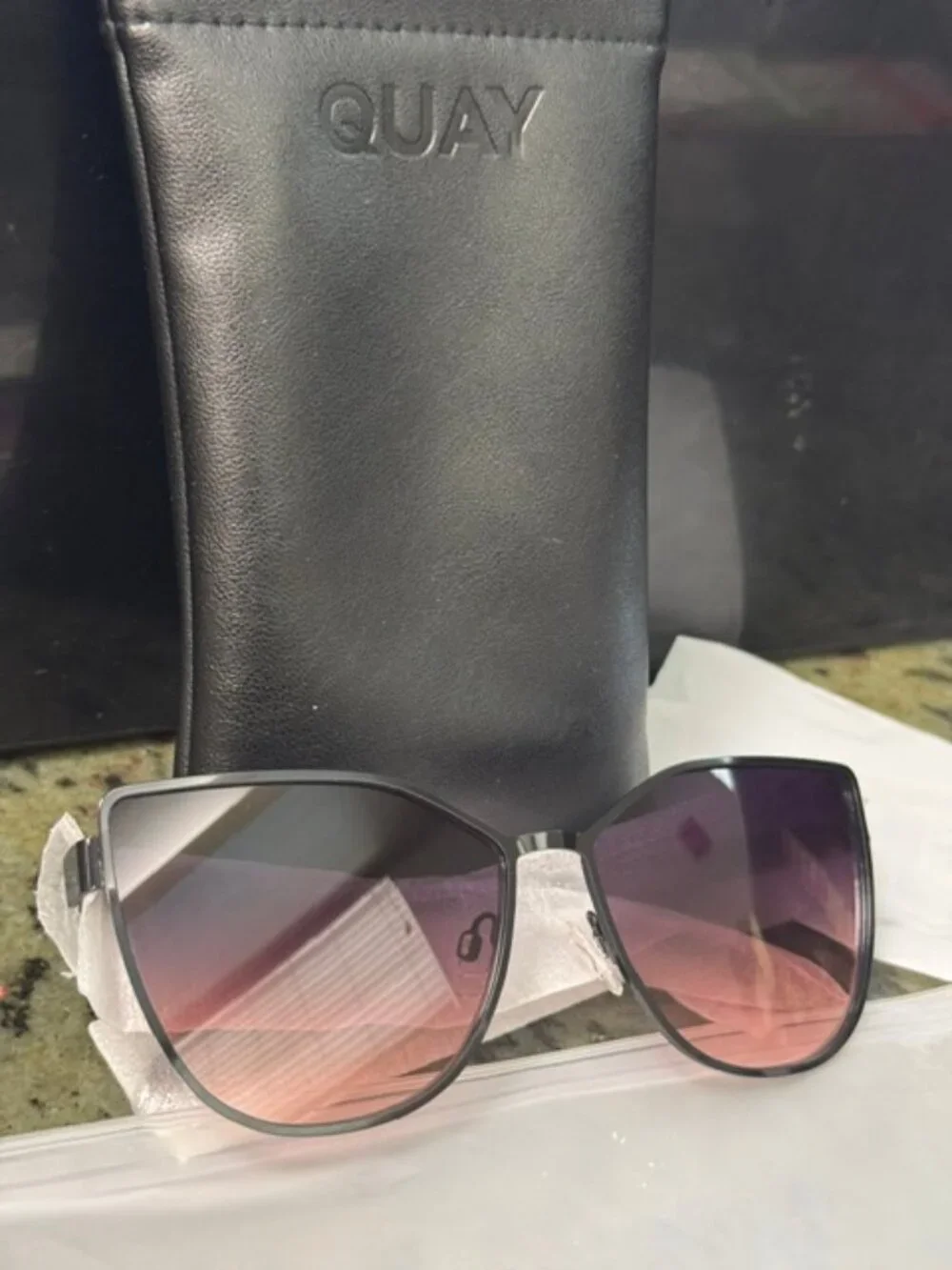 QUAY AUSTRALIA In Pursuit Sunglasses 64 16 145 New with Case and Cleaning Cloth